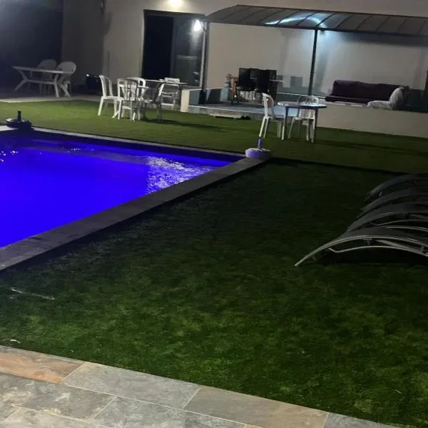 grande villa avec piscine, hotell i Perpignan