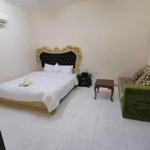 Private Guest Room in Kuwaitat, hotel i As Sād