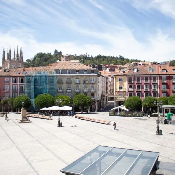 Increíble piso en la plaza Mayor, con garaje, hotel en Burgos