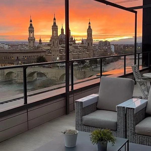 Ático mejores vistas al Pilar jacuzzi y garaje, hotell i Zaragoza