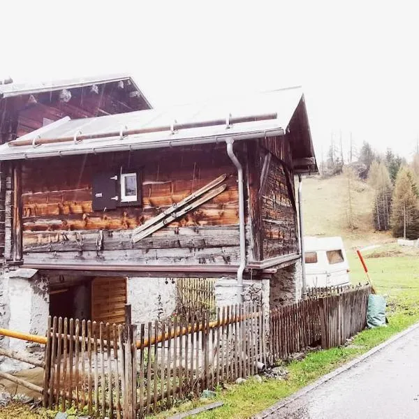 CHARMANTES FERIENHAUS IM DORF MULEGNS, hotel di St. Moritz