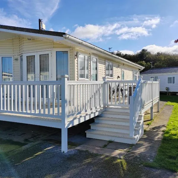 Dog Friendly 8 Berth Lodge, 600 Yard's From The Beach In Hunstanton, hotel i Hunstanton