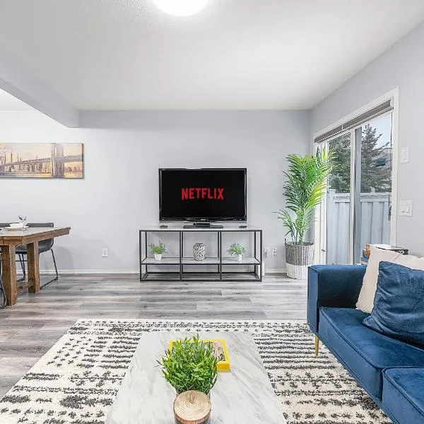 Elleries Home, 3 Min to Anthony Henday, Netflix, AC, Driveway & Visitor Parking, Sleeps 10，埃德蒙頓的飯店