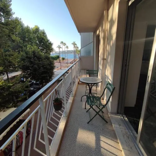 BNB RENTING Brand new 2 bdr apartment in Antibes、ジュアン・レ・パンのホテル