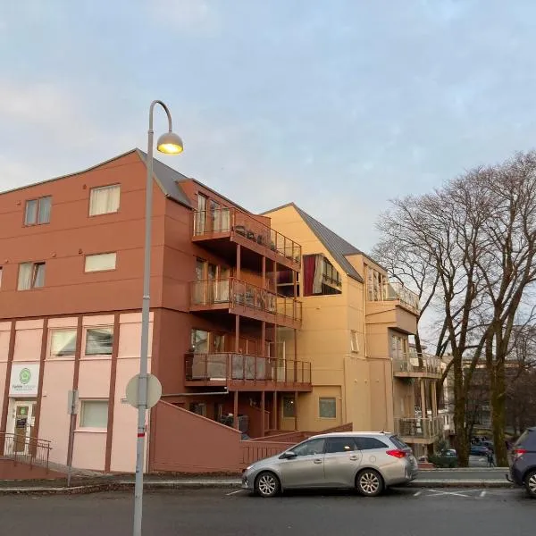 Parken Terrasse Apartment Hotel, hotel v mestu Skudeneshavn