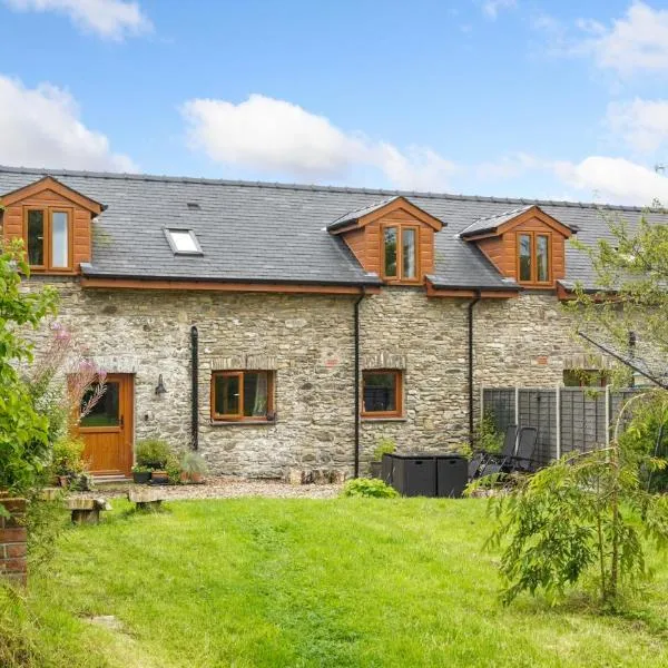 Mwsogl - Luxurious Family Fishing Lodge Near Aberaeron With Private Fishing: Aberystwyth şehrinde bir otel