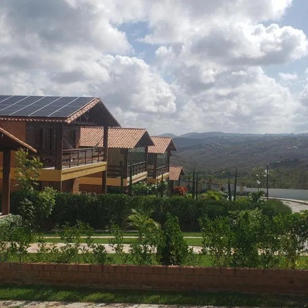 Casa de Campo Novo gravatá em condomínio, lazer completo com piscina compartilhada, churraqueira e forno a lenha privado e uma vista espetacular e com aquele friozinho, viešbutis mieste Gravata