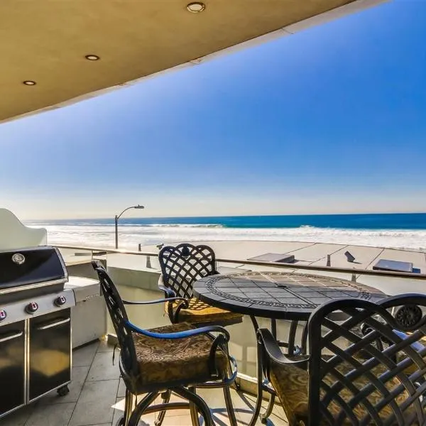 Ocean view, two-level condo with stunning view, decks, fast WiFi & fireplace, hotel di San Diego