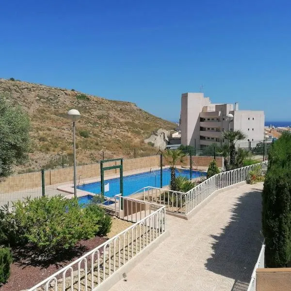 Magnificent 3 bedroom house close to the beach with community swimming pool, hotel di Santa Pola