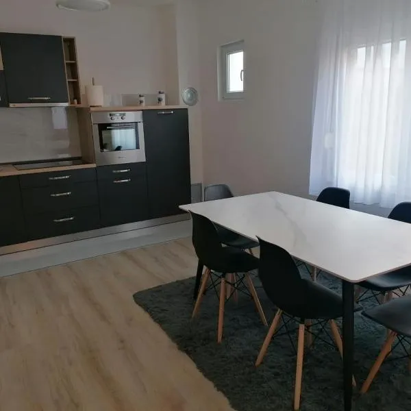 Apartman STAR, hôtel à Uzarići