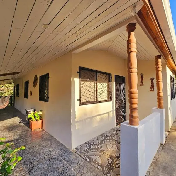 Casa Cariad ,Home away from home by Playa Bejuco, hótel í Parrita