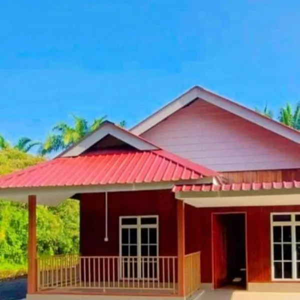 Teratak Kayu Homestay, hotell i Parit Raja