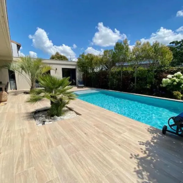 Maison d architecte Bruges/piscine chauffée/Tram D, hotel i Mérignac