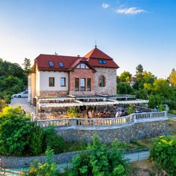 Hotel Plumlov, hotel en Smržice