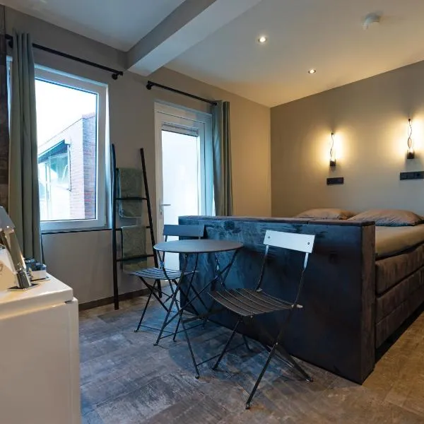 Luxe kamer met jacuzzi bij B&B Gezond aan Zee - Toegang Wellnesstuin meerprijs, hotelli kohteessa Ouddorp