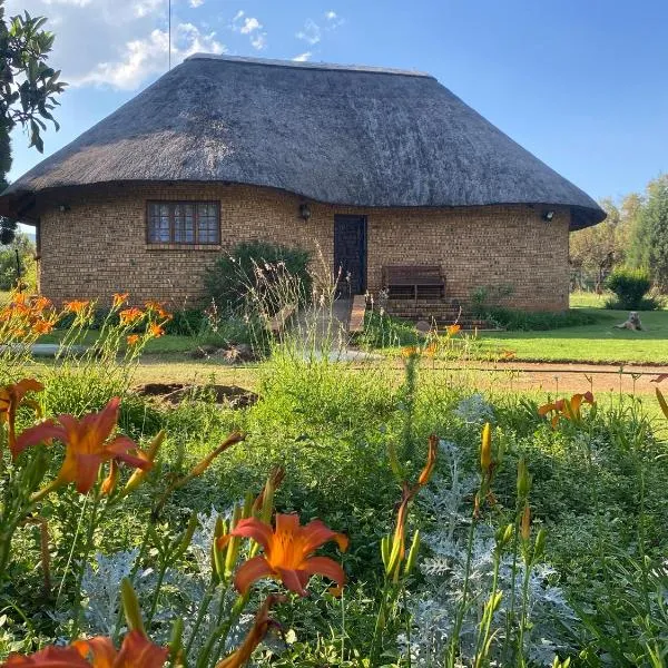 Soetgeluk Farm Cottage, готель у місті Магалісбург