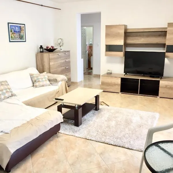 Solemio Apartman Kalocsa, מלון בקישקורוש