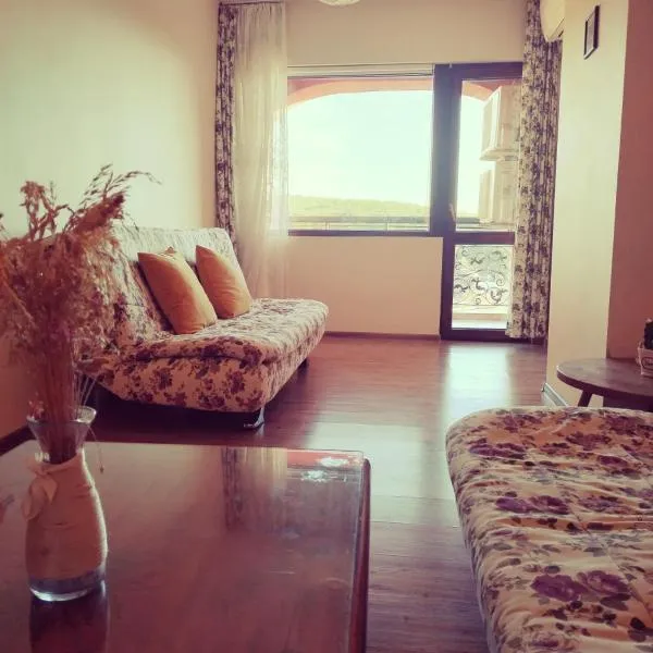 SPA Apartment - Hiking - Hot Thermal Bathtub - Fast Internet - NO POOLS, Hotel in Dolna Banya