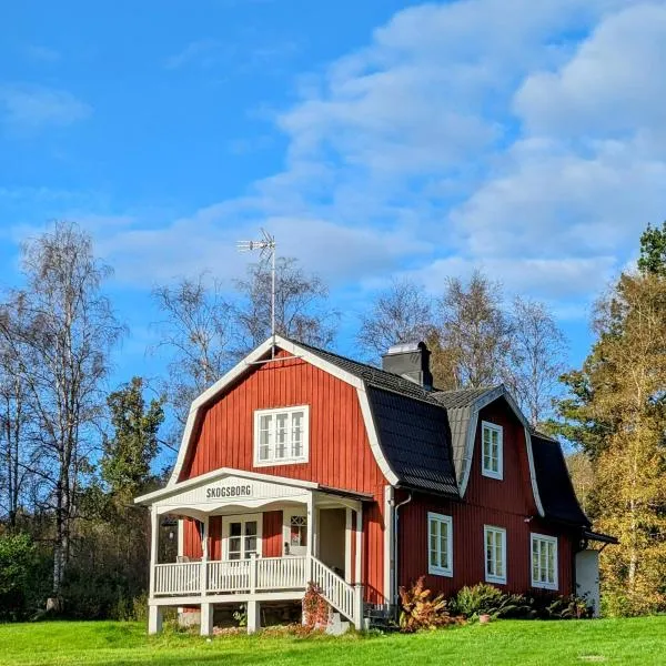 Charming Swedish Cottage from 1909, מלון בBernalt