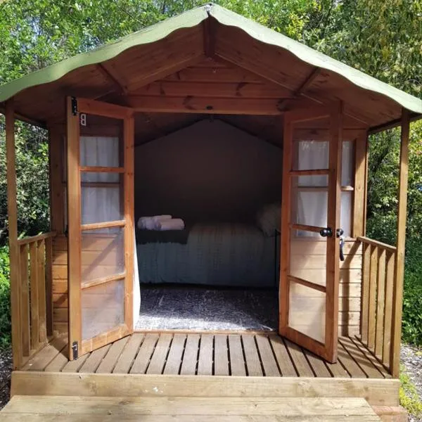 Viesnīca Cozy Glamping Cabins pilsētā Kaiteriteri