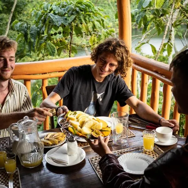 Dave the Cave Eco Lodge and Cultural Campsite, hotel a Busonga