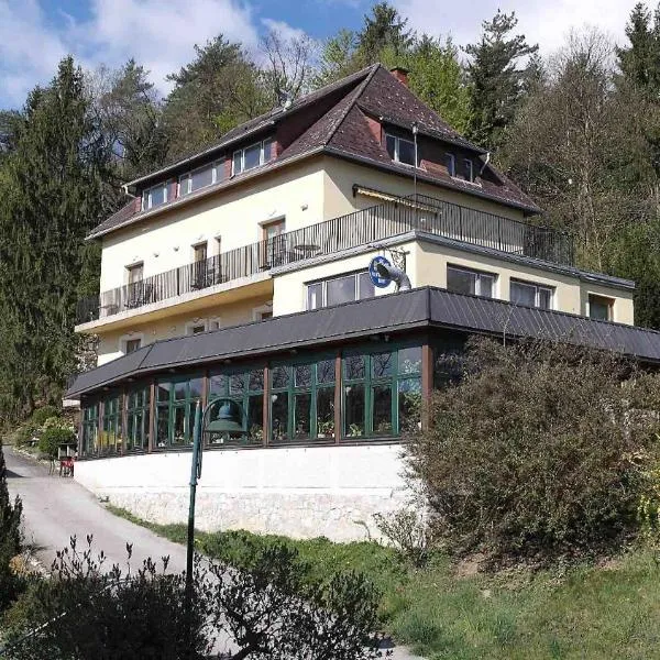 Landhaus Waldfrieden, hotelli kohteessa Kumberg