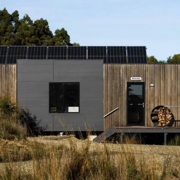 Devil's Lair self-contained eco cabin، فندق في وايت بيتش