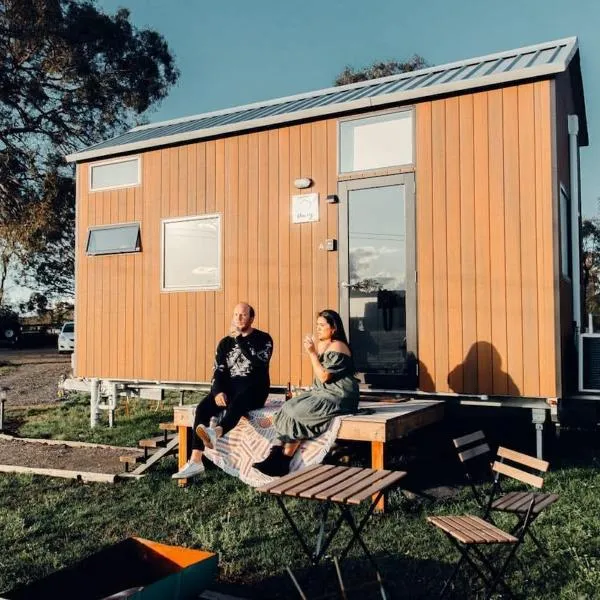 Odyssean Tiny House A by Tiny Away, hotel i Cessnock