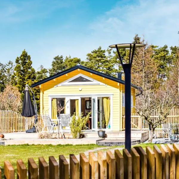 Cosy cottage by the south coast, готель у місті Треллеборг