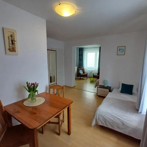 Pokoje Vesuvio i apartament, hótel í Dźwirzyno