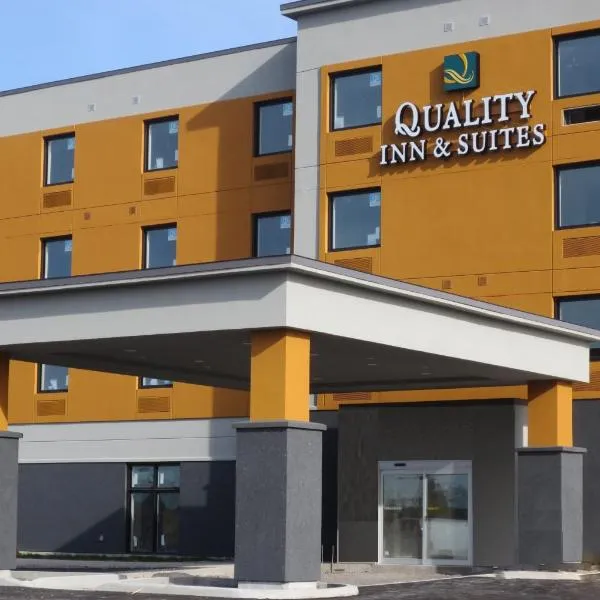 Quality Inn & Suites Kingston, hotel di Collins Bay