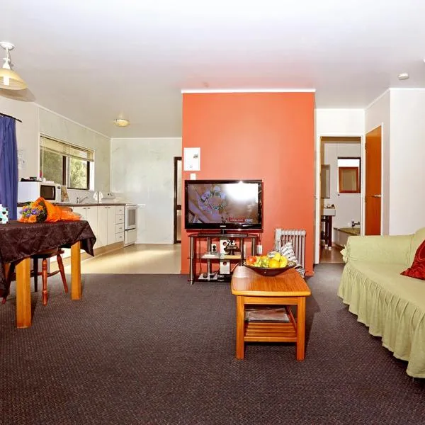 Waiuku Lodge Motel, hotell i Port Waikato