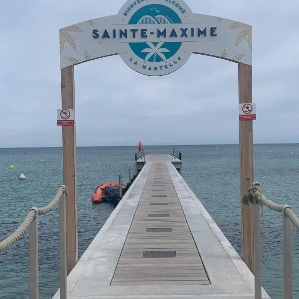 Rêve D'azur en bord de mer, studio avec piscine partagée, parking Barbecue, draps inclus à la Nartelle, hotell sihtkohas Cavalaire-sur-Mer