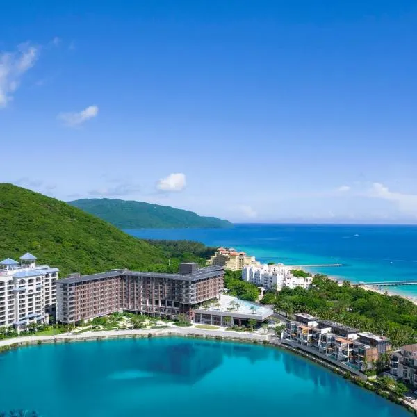 HUALUXE Hotels and Resorts Sanya Yalong Bay Resort, an IHG Hotel, hotell sihtkohas Sanya