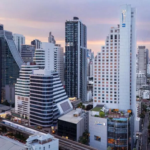 Radisson Blu Plaza Bangkok: Phra Pradaeng şehrinde bir otel