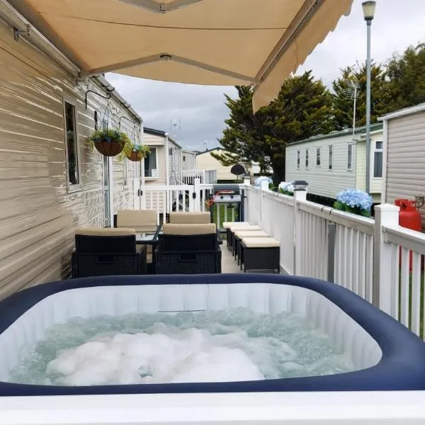 Skyla VISTA hottub retreat, hotel di Clacton-on-Sea