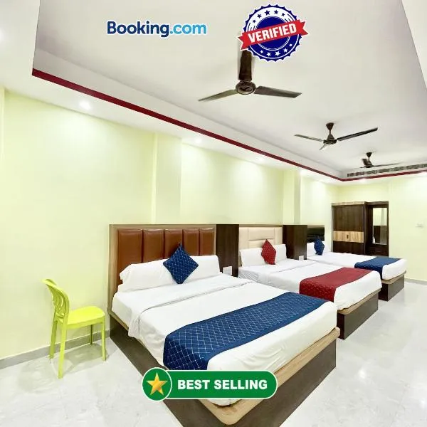 HOTEL LAXMI VILLAS ! Varanasi ! लक्ष्मी विलास లక్ష్మి విలాలు fully-Air-Conditioned hotel at prime location with Parking-wifi-LIFT availability, near Kashi Vishwanath Temple, and Ganga ghat、バラナシのホテル