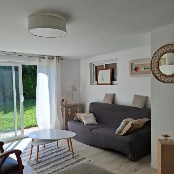 Appartement au rez-de-chaussée d'une maison, hotell i Pessac