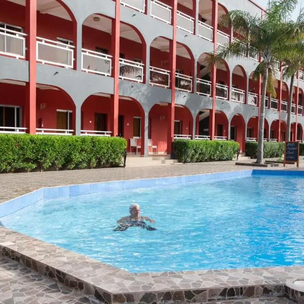 Seaview Gardens Hotel, hotelli kohteessa Madina Sey Kunda