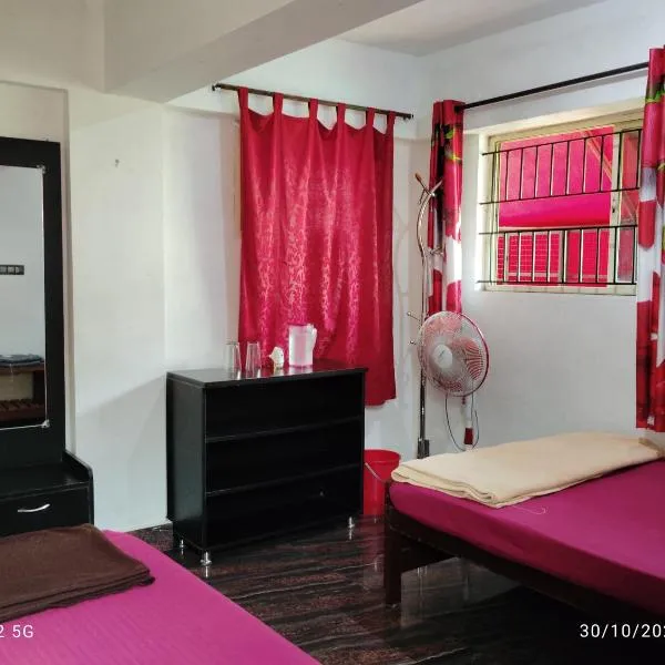 VAISHNAVI VILLA-Family Homestay-2km from bus stand-WiFi, hotel sa Madikeri