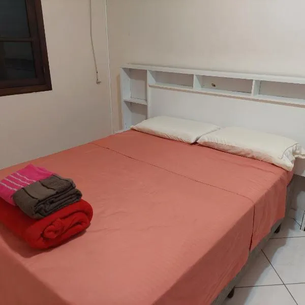 Hostel Hermanos, ξενοδοχείο σε Μπούζιους