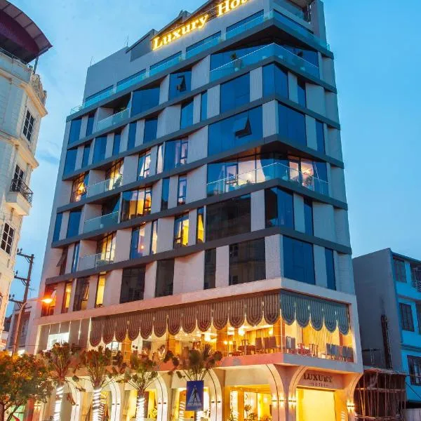 Viesnīca Tu Son Luxury Hotel pilsētā Bắc Ninh