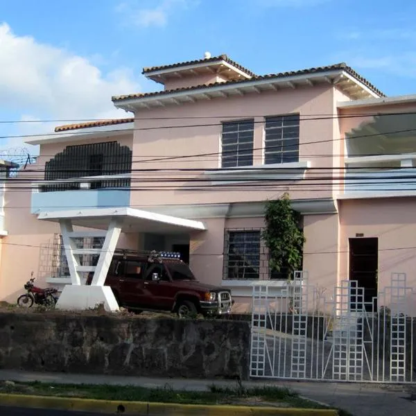 Hostal Cumbres del Volcan Flor Blanca, hotel em Santo Tomás