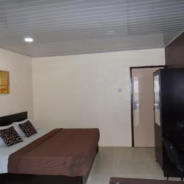 Posh Apartments and Hotel, hotel sa Agidingbi