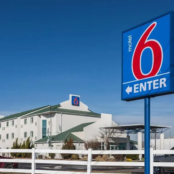 Motel 6-Dale, IN, отель в городе Санта-Клаус