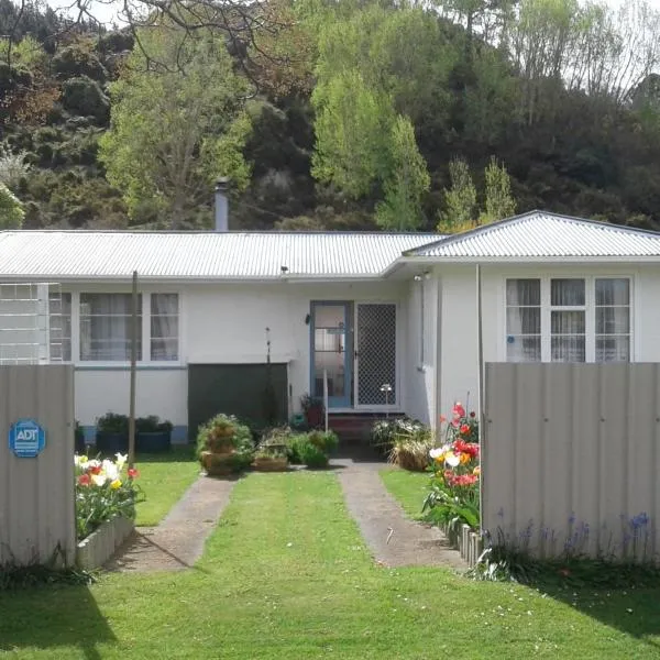 The_Cozy_Batch With a rural view, hótel í Wanganui