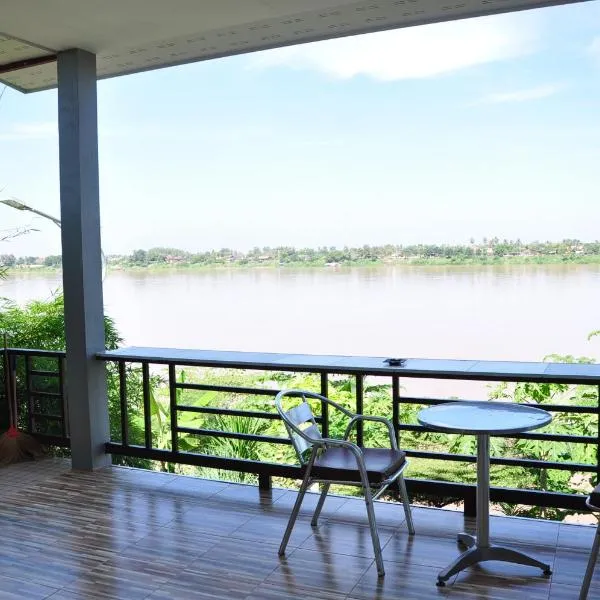 The Rim Riverside Guest House, hotell i Nong Khai