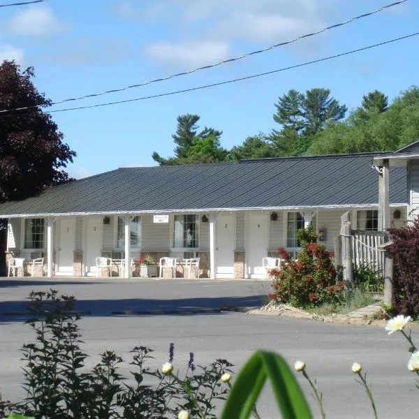 Boathouse Country Inn, hotel u gradu Lansdowne