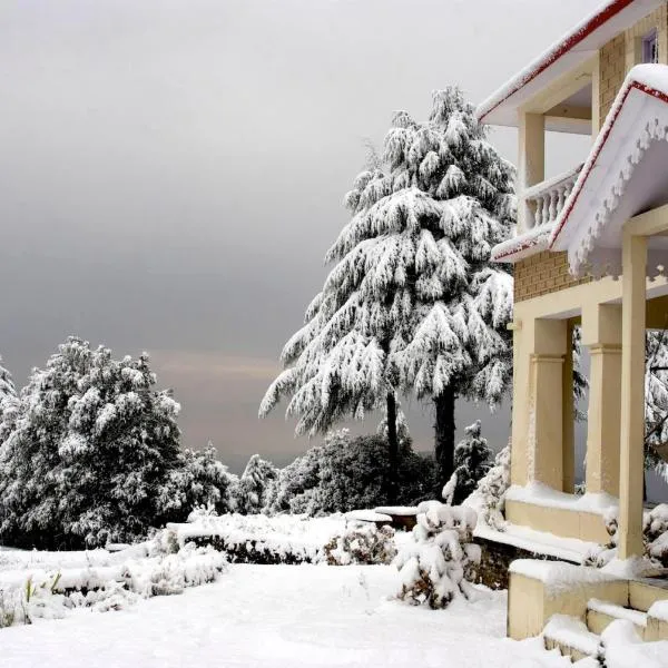 Tree of Life Grand Oak Manor Binsar โรงแรมในอัลโมรา