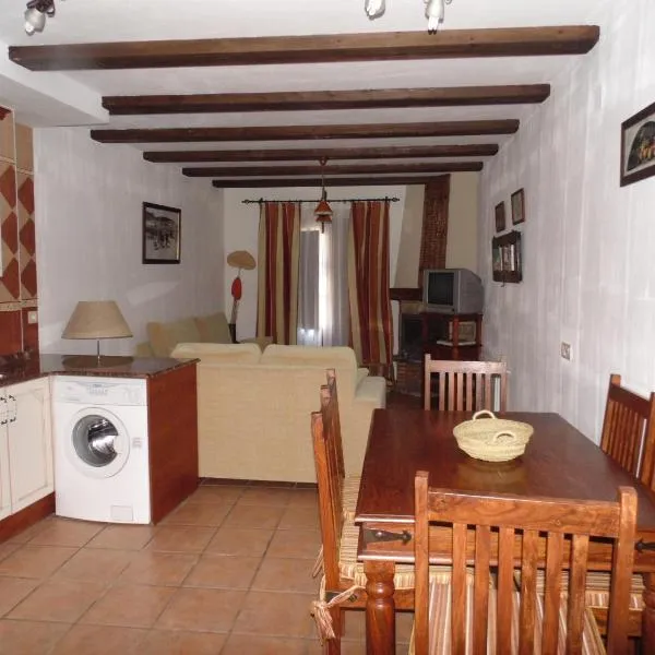 Apartamentos Rurales La Muralla II, hotel v destinácii Cañete